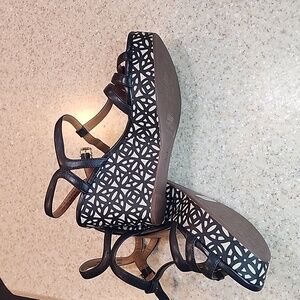 Clarks Artisan Amelia Avery Wedge size 8 1/2m New